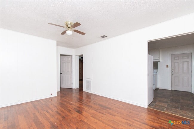 Building Photo - 202 Carpenter St