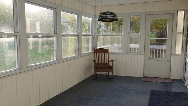 Building Photo - 209 Maple Ct