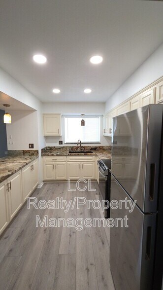 Building Photo - 27227 Sun City Blvd