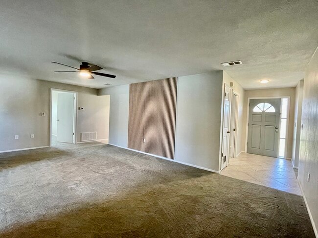 Building Photo - 1943 Sky Dr