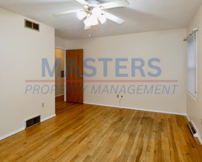 Building Photo - 532 Dussel Dr