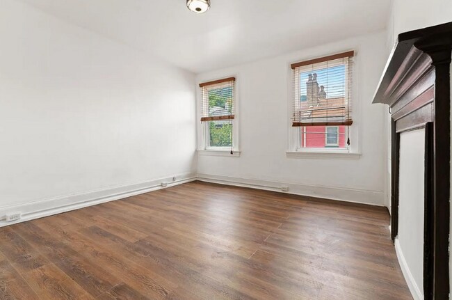 Building Photo - SCORE 1ST MONTH'S RENT FREE IF SIGNED BY DEC 24! Beautiful 2 Bedroom home in South side available...