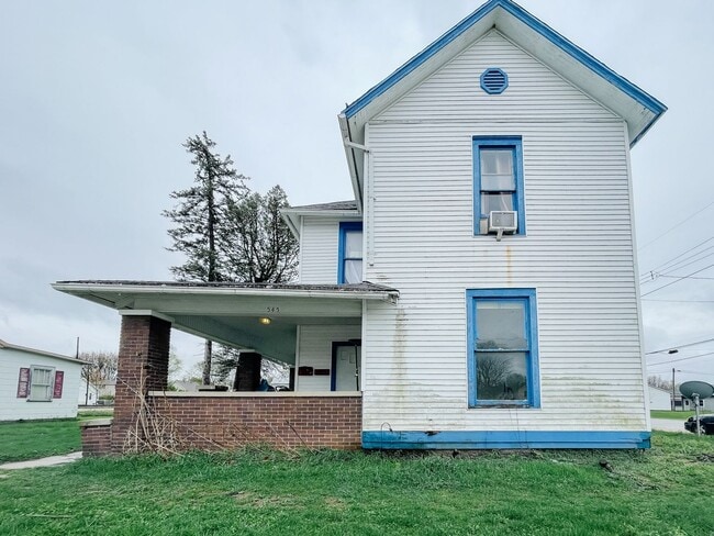 Building Photo - Near Local Shops and Restaurants