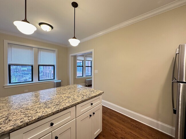 Building Photo - 1364 E 52nd St