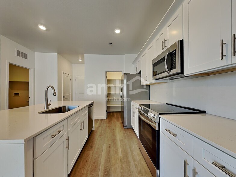 Building Photo - 20177 W Thomas Rd