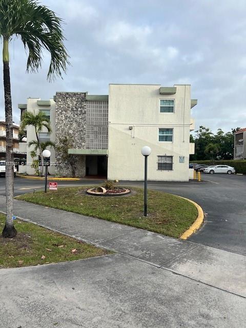 Primary Photo - 633 S Royal Poinciana Blvd