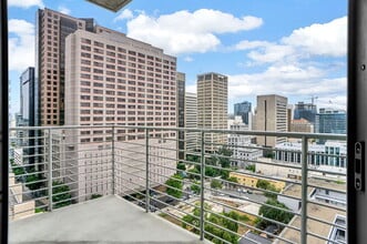 Building Photo - 801 Ash St