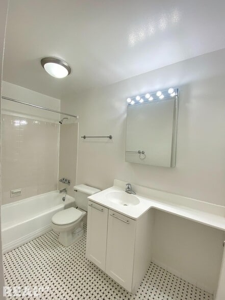 Building Photo - 236 E 36th St