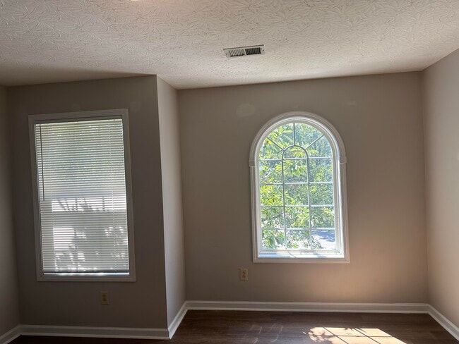 Building Photo - 581 Rhodora Ridge