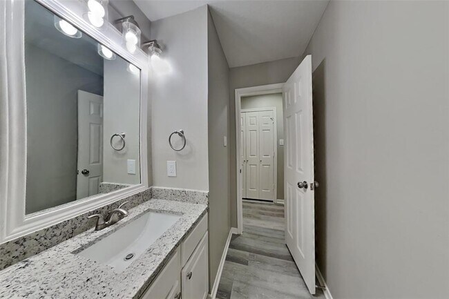 Building Photo - 18502 Dinner Creek Dr