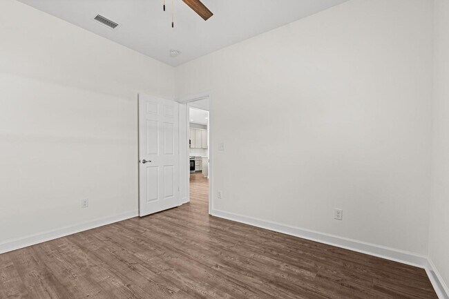 Building Photo - 2811 N Panama Ave