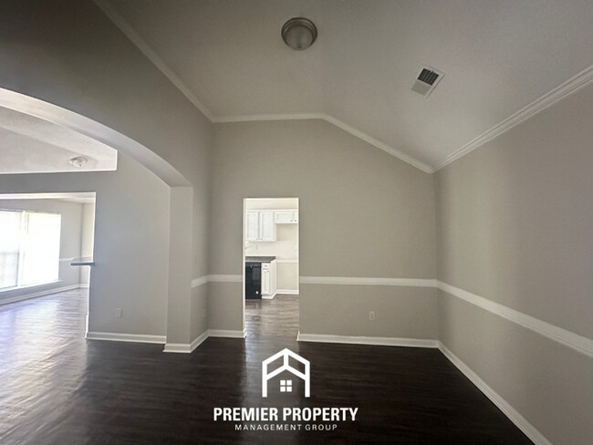 Building Photo - Stunning 3BR/2BA Arlington Home with Vaulted Ceilings, Luxury Bath & 2-Car Garage!