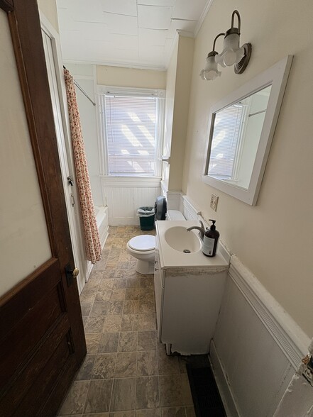 Building Photo - 55 Buell St