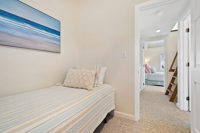 Building Photo - 4 28th St