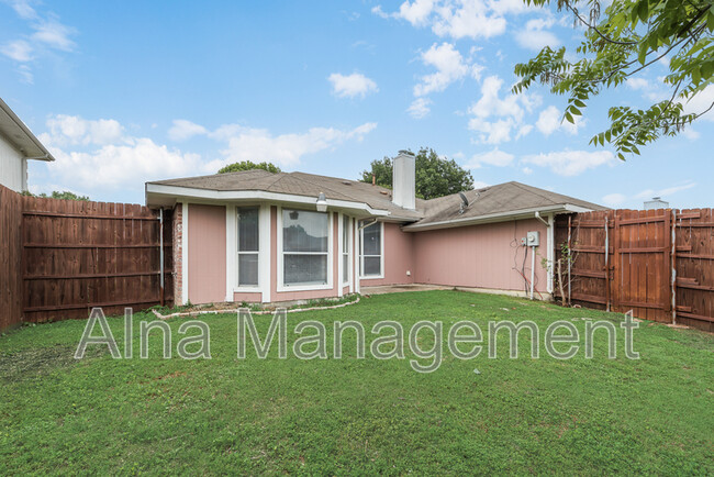 Building Photo - 1443 Chapman Dr