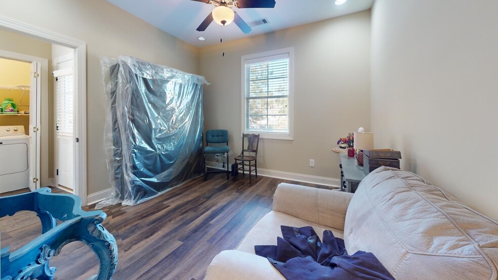 Building Photo - 3855 Academy Dr