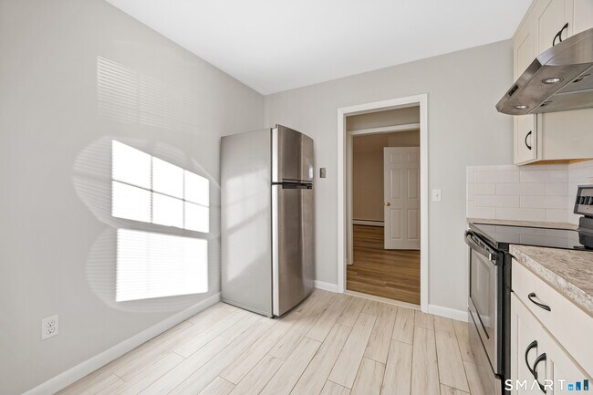 Building Photo - 63 Creamery Rd