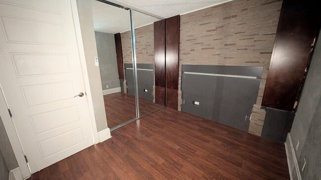 Building Photo - 1 Bed 1 Bath with Den at Waikiki Imperial Apt.