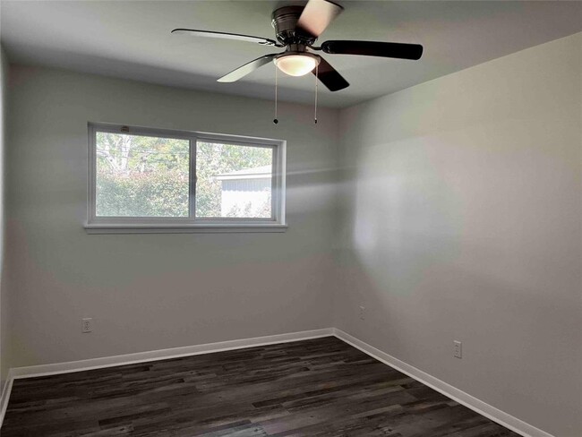 Building Photo - 8106 Mullins Dr