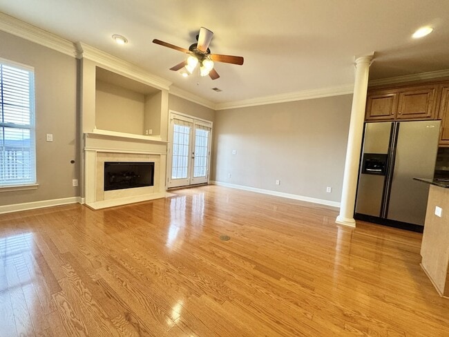 Building Photo - 1801 Brentwood Pointe