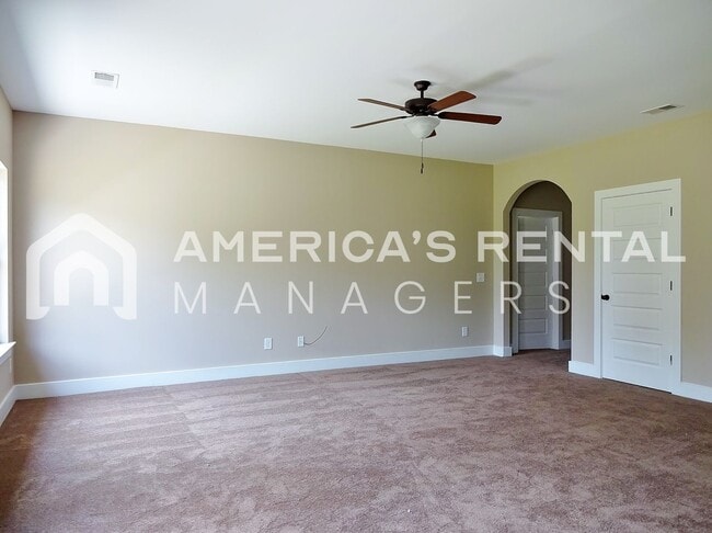 Building Photo - Home in Tuscaloosa..... Available to View Now!!!