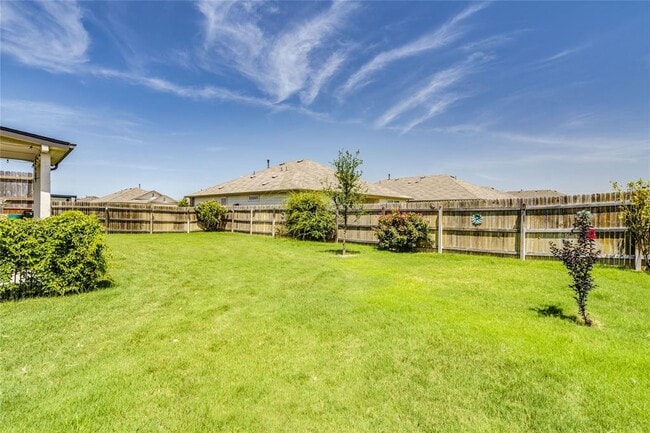 Building Photo - 303 Marimoor Dr