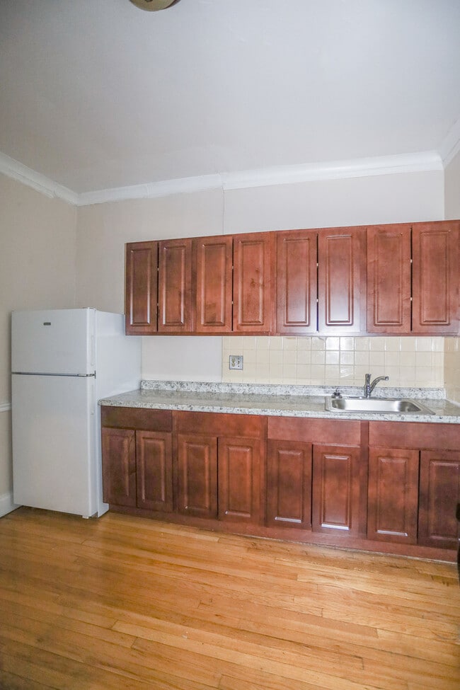 Building Photo - 7711 N Sheridan Rd