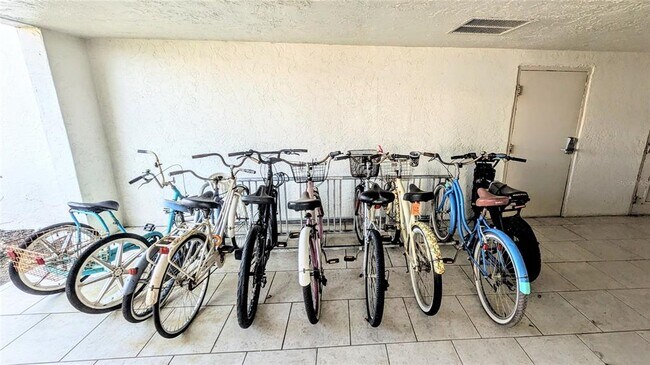 Building Photo - 3240 Gulf of Mexico Dr