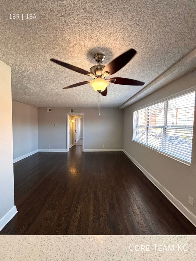 Building Photo - Amenity Rich 1 bedroom in West Plaza!