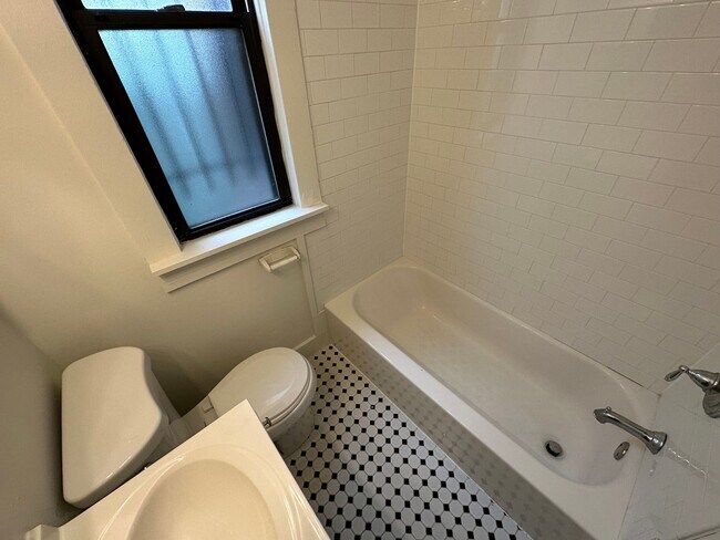 Building Photo - 208 Lehigh Ave