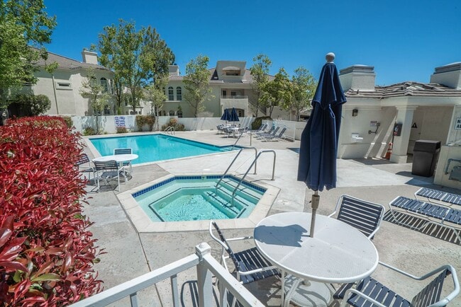 Building Photo - Stevenson Ranch Townhome For Rent In Crown...