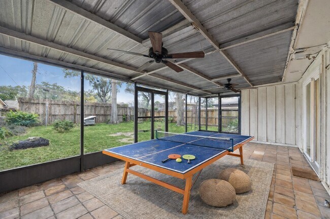 Building Photo - 7262 Roos Rd