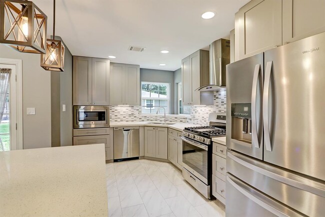 Building Photo - 6634 Housman