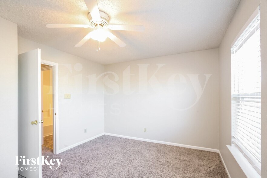 Building Photo - 6647 Stanhope Way