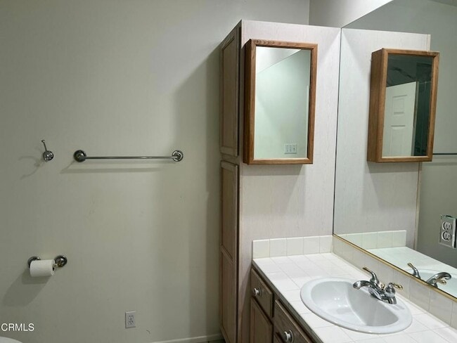 Building Photo - 5414 Palm Dr