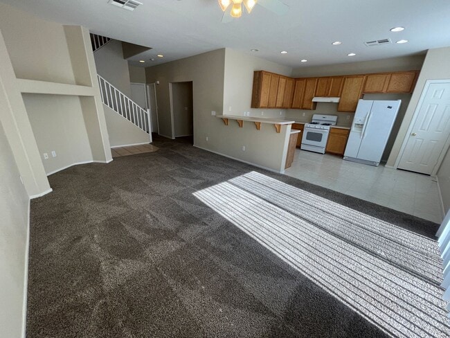 Building Photo - 3 Bedroom 2 1/2 Bathroom w/Den & Loft