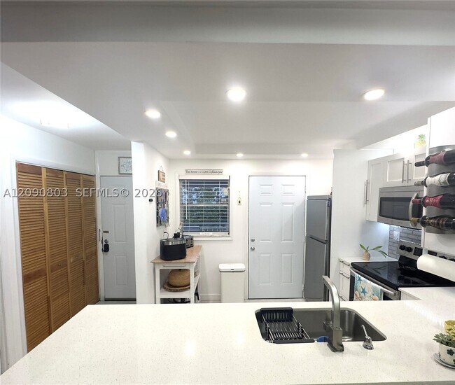 Building Photo - 3750 NE 170th St