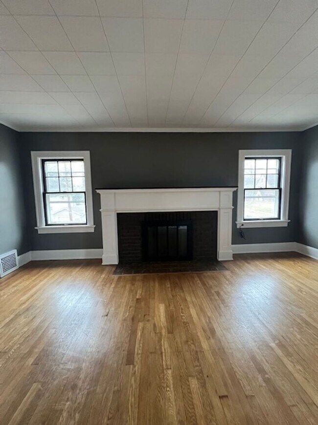 Building Photo - 356 18th St NW
