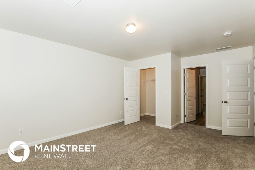 Building Photo - 573 Emporia Loop