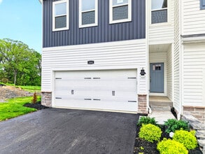 Building Photo - 144 Scotland Ln