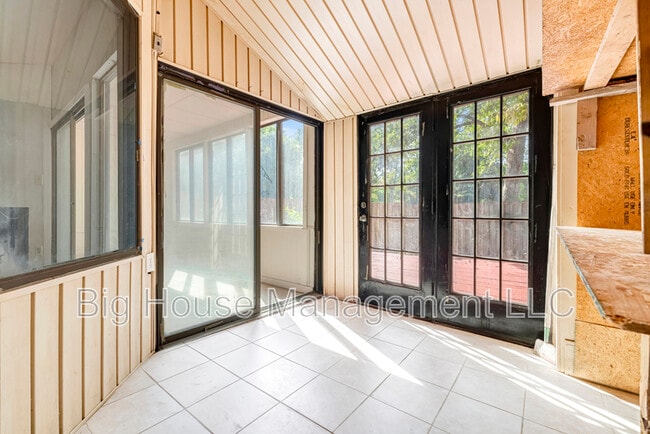 Building Photo - 9 Kings Wharf Pl