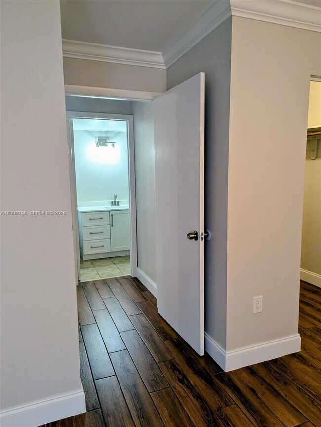 Building Photo - 7160 Fairway Dr