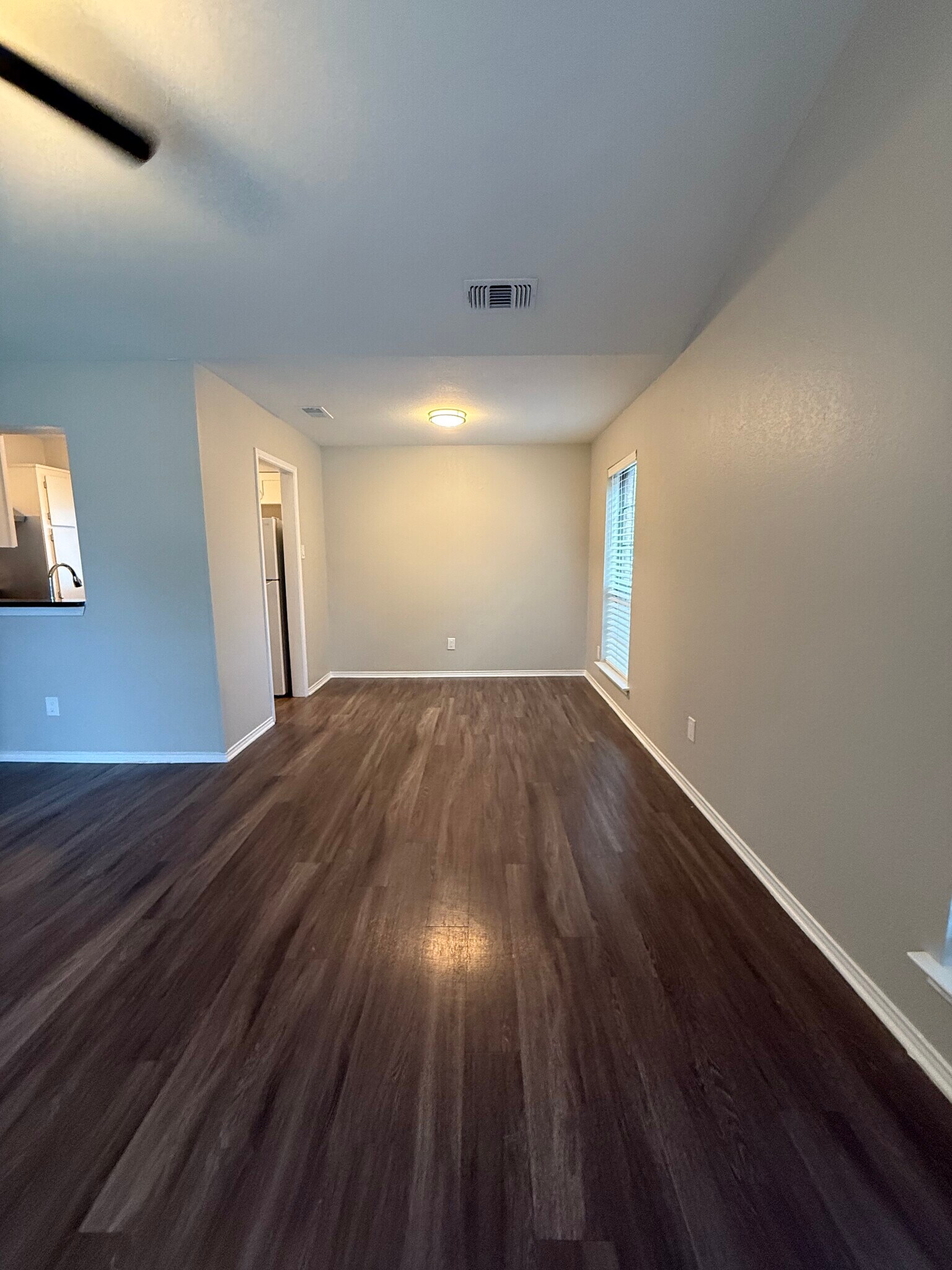 Building Photo - 210 Shrum Ct