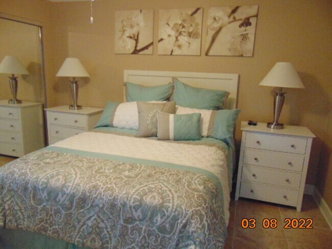 Building Photo - Views! Gorgeous, upgraded penthouse condo at The Breakers