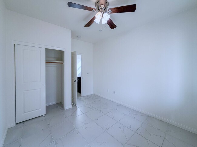 Building Photo - 529 Tiber River Way