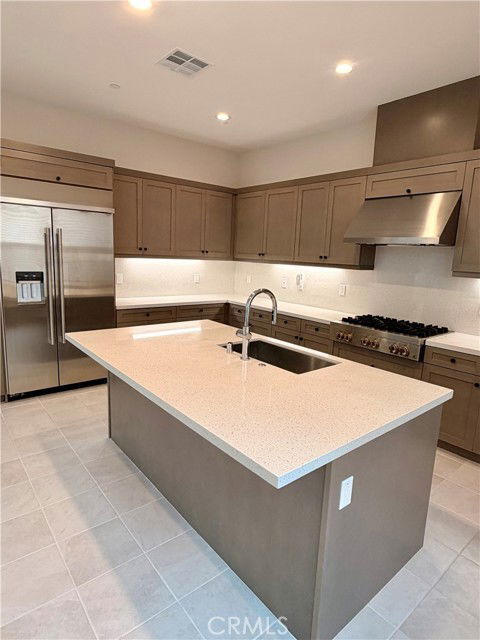 Building Photo - 280 Brackens