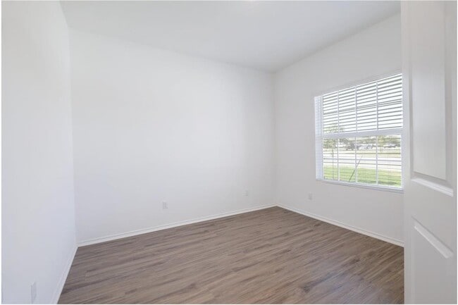 Building Photo - 323 Mineral Springs Dr
