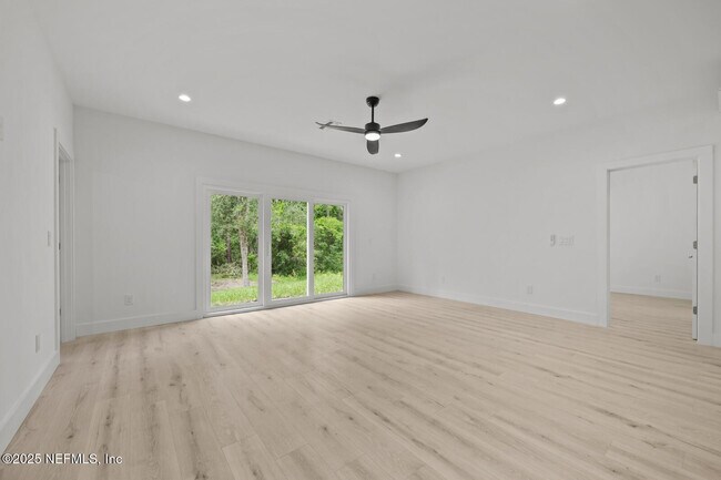 Building Photo - 213 Deportivo Dr