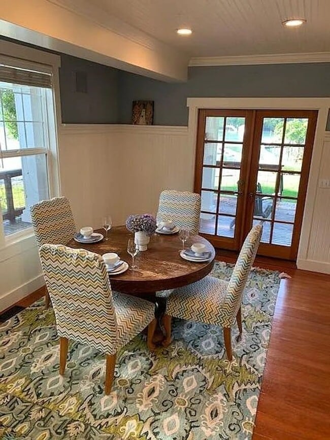 Building Photo - Gorgeous Waterfront Home on Bainbridge Island
