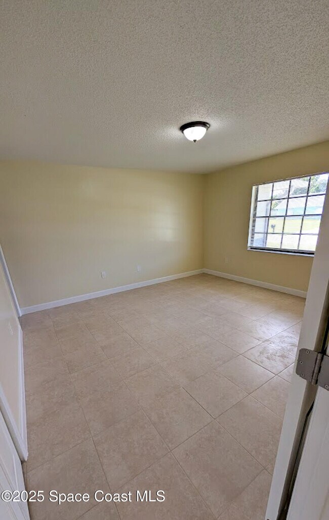 Building Photo - 1095 Lynbrook St NW
